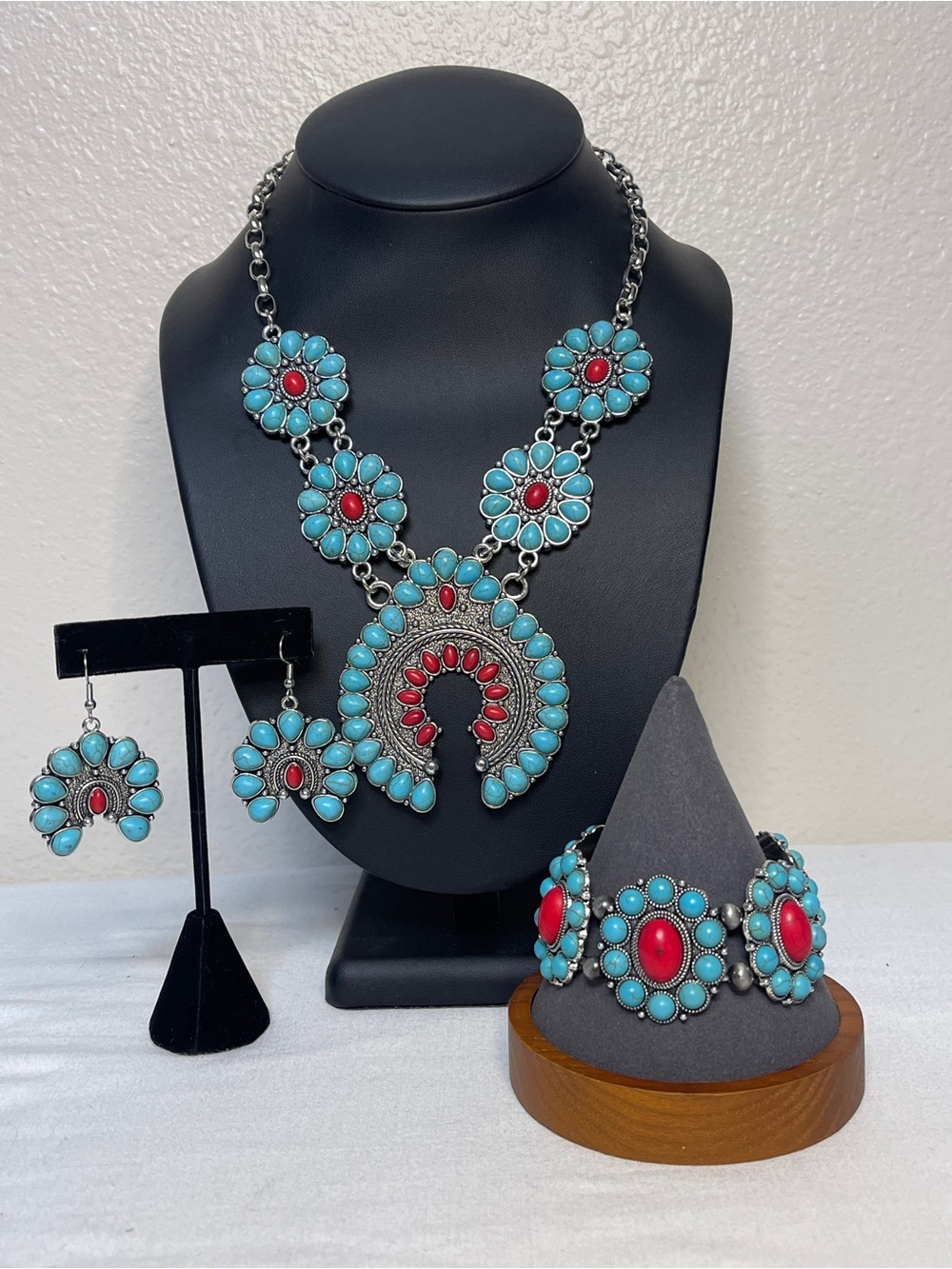 Source Unknown Turquoise and Red Southwestern Necklace Set